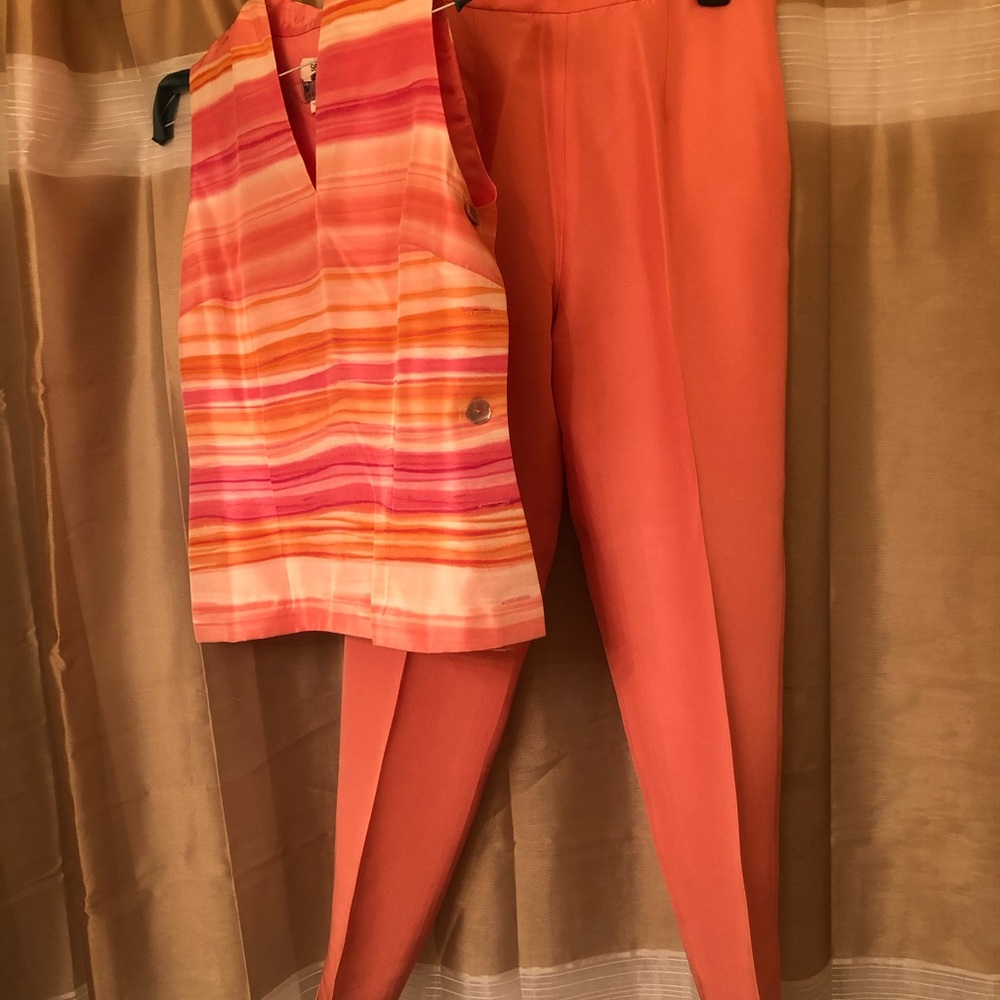 Sleeveless top and pant set — beautiful!

Excellent condition